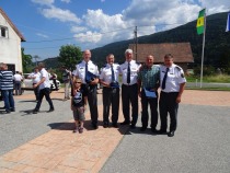 Dobitniki priznanj aktivni in upokojeni policisti iz Lovrenca na Pohorju title=