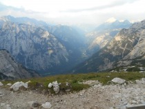 Planine, ki obkrožajo Zadnjico in spodnjo Trento title=
